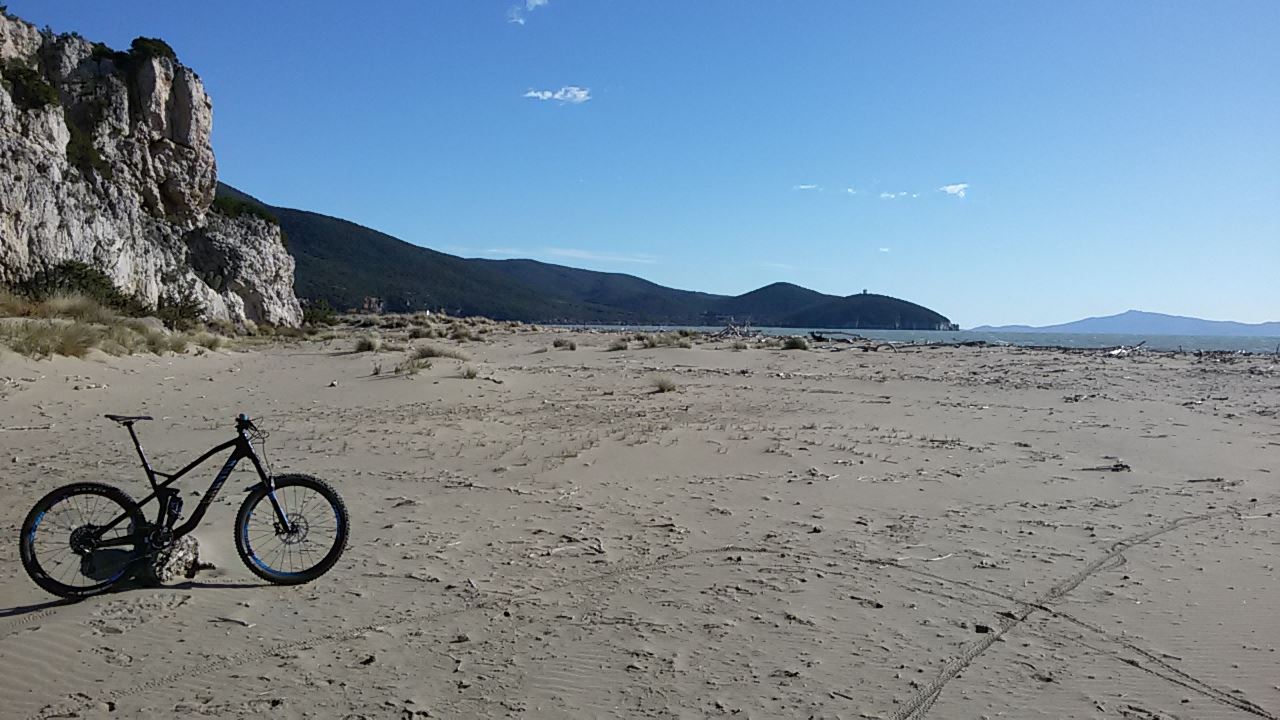 mtb a talamone nel parco dell'uccellina